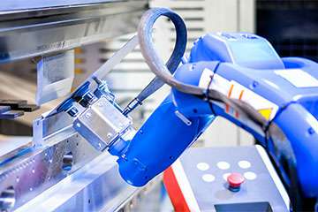 钣金行业资讯-采用机器人钣金折弯，钣金加工行业已经不再需要大批量的尺寸来使用机器人折弯机-安博站官网登录入口-安博(中国)